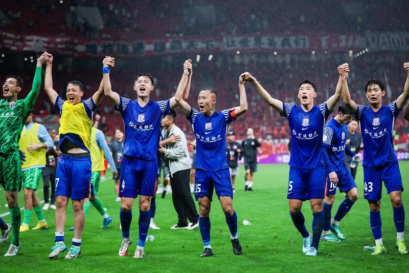 mk体育-申花2场不胜！3分落后蓉城，2年首次不胜泰山，下轮天王山之战