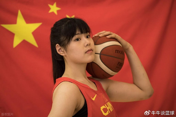 牛啊！女篮李月汝收购一支欧洲球队，化身女霸总，原因让人很感动