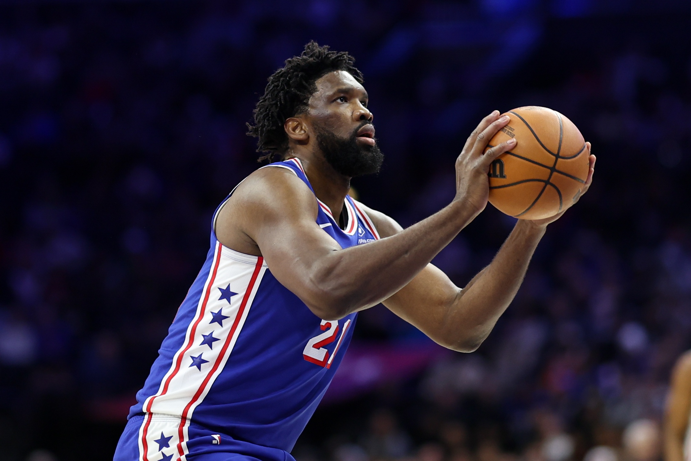 mk体育-不在状态！恩比德首节7分钟2中1拿到3分出现4失误 正负值-13